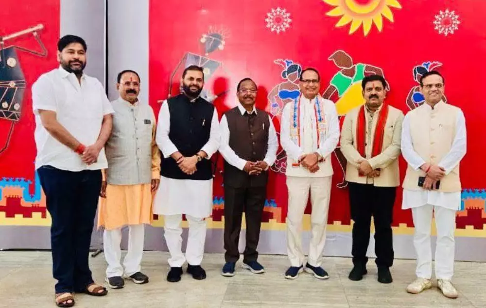 दुर्ग रवाना हुए केंद्रीय कृषि मंत्री शिवराज सिंह चौहान दुर्ग रवाना हुए केंद्रीय कृषि मंत्री शिवराज सिंह चौहान