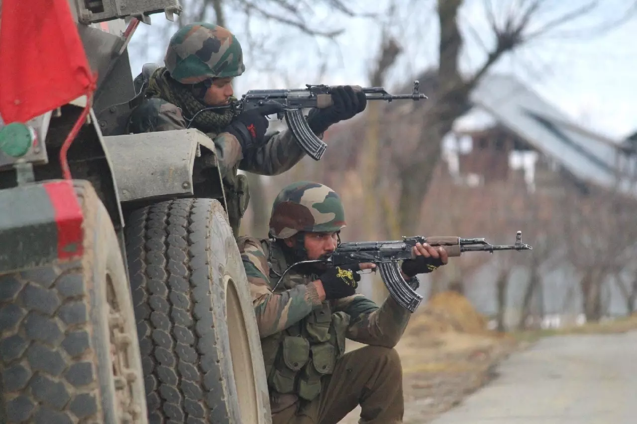 Kishtwar जिले में आतंकियों का पता चलते ही मुठभेड़ शुरू Kishtwar जिले में आतंकियों का पता चलते ही मुठभेड़ शुरू
