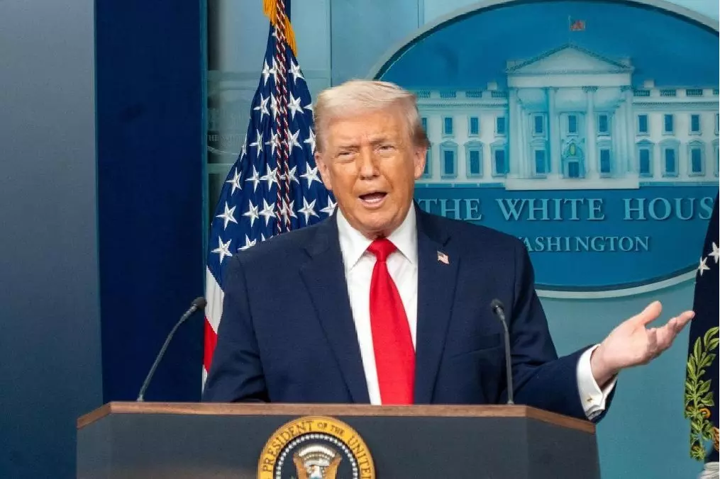 Trump ने कहा अमेरिका ईरान की ओर बड़ी नौसैनिक टुकड़ी भेज रहा Trump ने कहा अमेरिका ईरान की ओर बड़ी नौसैनिक टुकड़ी भेज रहा