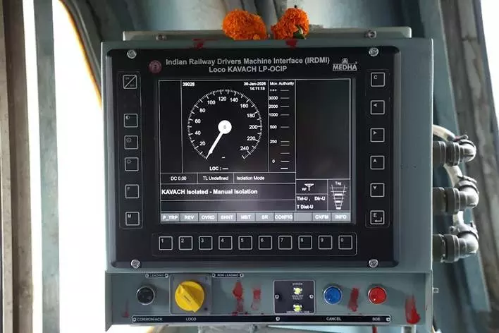 Indian Railways ने कवच 4.0 सेफ्टी सिस्टम को 472 किलोमीटर और आगे बढ़ाया Indian Railways ने कवच 4.0 सेफ्टी सिस्टम को 472 किलोमीटर और आगे बढ़ाया