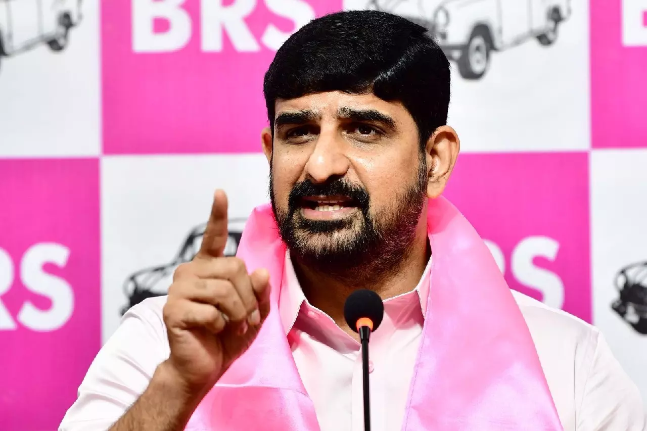 Telangana पुलिस अधिकारियों, IAS एसोसिएशन ने BRS विधायक की टिप्पणियों की निंदा की Telangana पुलिस अधिकारियों, IAS एसोसिएशन ने BRS विधायक की टिप्पणियों की निंदा की