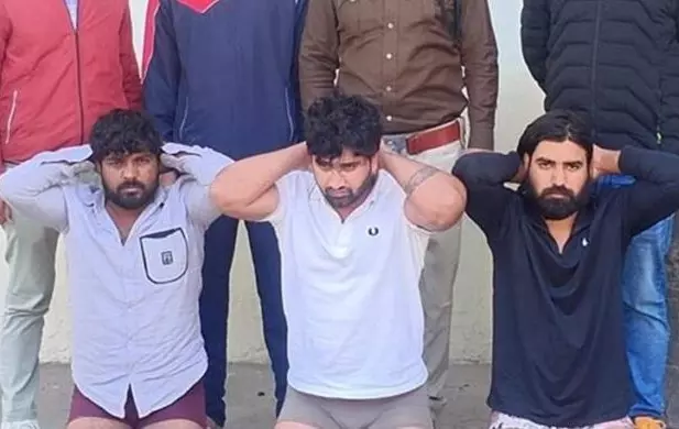 Gurgaon: अंधाधुंध फायरिंग करने वाले पकड़े गए Gurgaon: अंधाधुंध फायरिंग करने वाले पकड़े गए