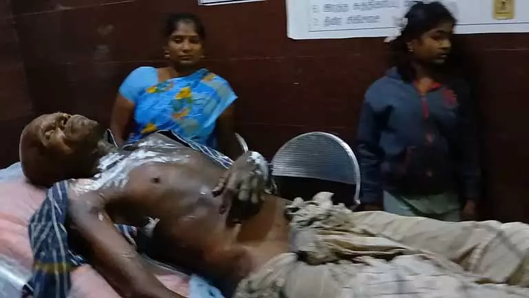 Panruti में सत्तर साल के किसान को आग लगा दी गई Panruti में सत्तर साल के किसान को आग लगा दी गई