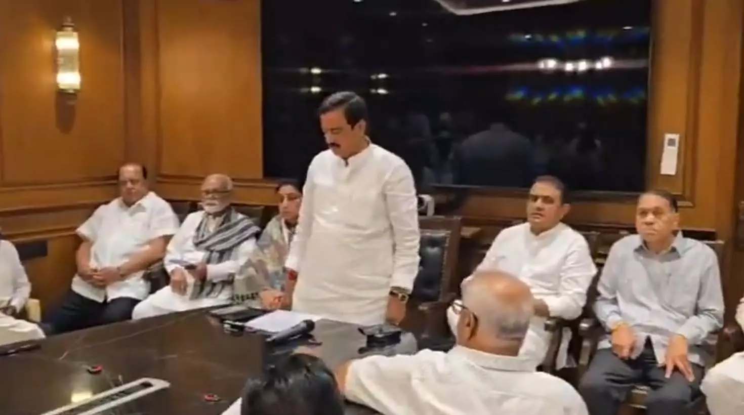 सुनेत्रा पवार NCP विधायक दल की नेता चुनी गईं, बनेंगी डिप्टी CM, शाम को लेंगी शपथ सुनेत्रा पवार NCP विधायक दल की नेता चुनी गईं, बनेंगी डिप्टी CM, शाम को लेंगी शपथ