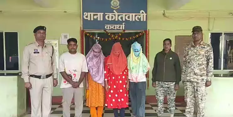 व्हाट्सएप के जरिए सेक्स रैकेट चल रहा था, 3 लड़की और दलाल अरेस्ट व्हाट्सएप के जरिए सेक्स रैकेट चल रहा था, 3 लड़की और दलाल अरेस्ट