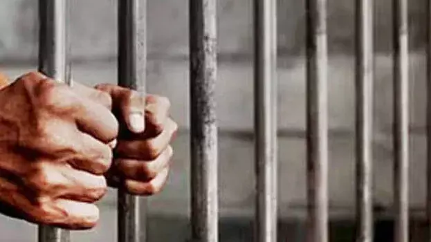 Kerala: 12 साल की बच्ची के साथ दुष्कर्म के आरोपी को तिरुवनंतपुरम में लंबी सजा Kerala: 12 साल की बच्ची के साथ दुष्कर्म के आरोपी को तिरुवनंतपुरम में लंबी सजा