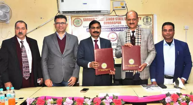 मंडी, गुरदासपुर यूनिवर्सिटी ने एकेडमिक सहयोग के लिए MoU पर साइन किए मंडी, गुरदासपुर यूनिवर्सिटी ने एकेडमिक सहयोग के लिए MoU पर साइन किए