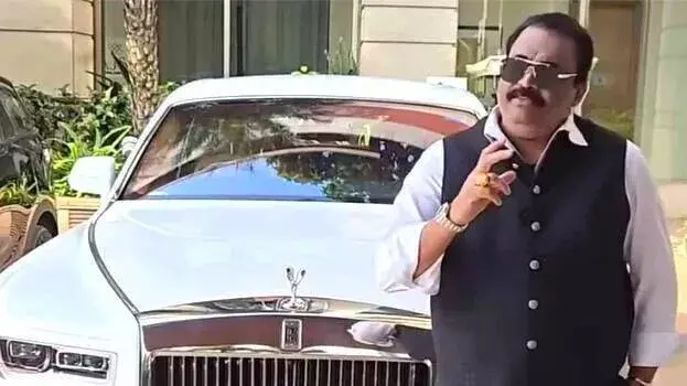 Kerala: रहस्यमय गतिविधियों के बीच रॉय और फिल्म सितारों की निगरानी में एजेंसियां Kerala: रहस्यमय गतिविधियों के बीच रॉय और फिल्म सितारों की निगरानी में एजेंसियां
