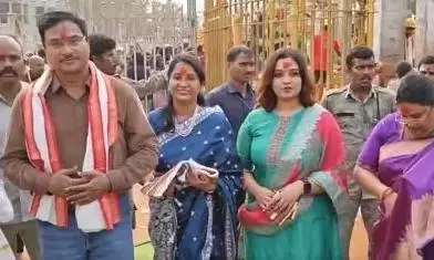 Telangana : रंगनाथ ने मेदाराम जथारा में प्रार्थना की Telangana : रंगनाथ ने मेदाराम जथारा में प्रार्थना की