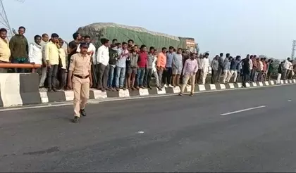 Perambalur जिले में दो सड़क हादसों में पांच लोगों की मौत, तीन घायल Perambalur जिले में दो सड़क हादसों में पांच लोगों की मौत, तीन घायल
