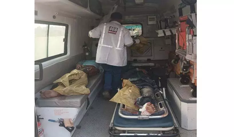 Kondamadugu के बाहरी इलाके में जानलेवा सड़क हादसा Kondamadugu के बाहरी इलाके में जानलेवा सड़क हादसा