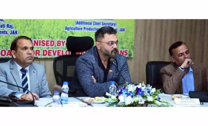 JAMMU: किसान सम्मेलन में सरकारी योजनाओं और किसानों के मुद्दों पर प्रकाश डाला गया JAMMU: किसान सम्मेलन में सरकारी योजनाओं और किसानों के मुद्दों पर प्रकाश डाला गया