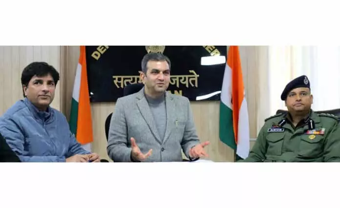DC Ramban ने नशीले पदार्थों के खिलाफ उपायों की समीक्षा की DC Ramban ने नशीले पदार्थों के खिलाफ उपायों की समीक्षा की