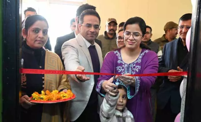Ayushi ने डीसी ऑफिस सांबा में क्रेच सुविधा का उद्घाटन किया Ayushi ने डीसी ऑफिस सांबा में क्रेच सुविधा का उद्घाटन किया
