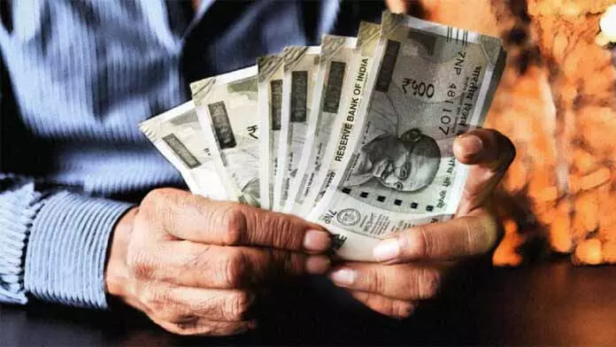 JAMMU: सरकार ने वोकेशनल ट्रेनर्स के मासिक मानदेय में बढ़ोतरी की घोषणा की JAMMU: सरकार ने वोकेशनल ट्रेनर्स के मासिक मानदेय में बढ़ोतरी की घोषणा की