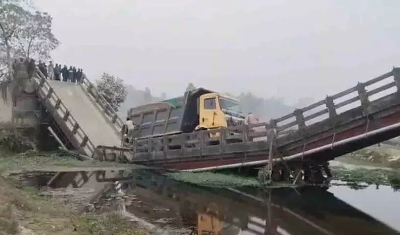 Cooch Behar में पुल गिरा; बीजेपी ने ममता सरकार की आलोचना की Cooch Behar में पुल गिरा; बीजेपी ने ममता सरकार की आलोचना की