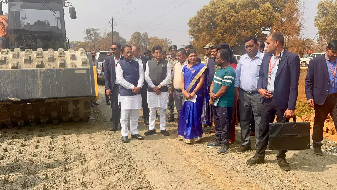 सड़क निर्माण कार्य गुणवत्ता युक्त और समय-सीमा में करें पूरा : CM साय सड़क निर्माण कार्य गुणवत्ता युक्त और समय-सीमा में करें पूरा : CM साय
