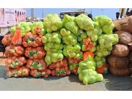 Tamil Nadu में सांप्रदायिक सौहार्द: मुस्लिम व्यापारी महोत्सव में कर रहे दान Tamil Nadu में सांप्रदायिक सौहार्द: मुस्लिम व्यापारी महोत्सव में कर रहे दान