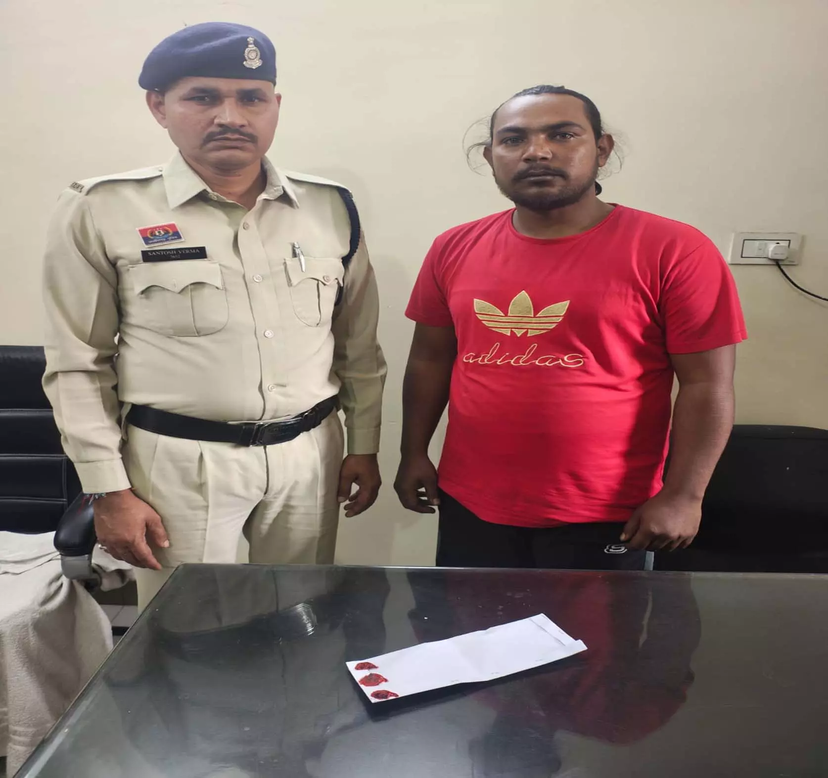 रायपुर पुलिस की बड़ी कार्रवाई, हेरोइन के साथ पंजाब का तस्कर गिरफ्तार रायपुर पुलिस की बड़ी कार्रवाई, हेरोइन के साथ पंजाब का तस्कर गिरफ्तार