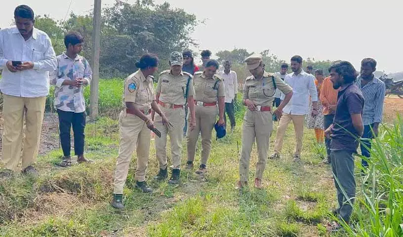 Turkapally Mandal के गांवों में घूम रहा बाघ, लोग डरे हुए हैं Turkapally Mandal के गांवों में घूम रहा बाघ, लोग डरे हुए हैं
