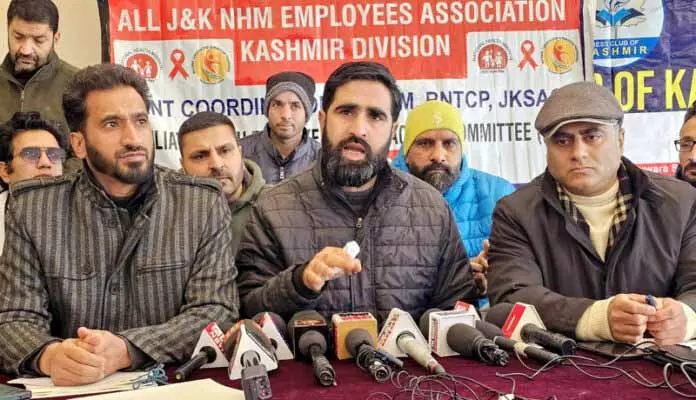 NHM कर्मचारियों ने मांगों को पूरा करने में देरी पर गुस्सा जताया NHM कर्मचारियों ने मांगों को पूरा करने में देरी पर गुस्सा जताया