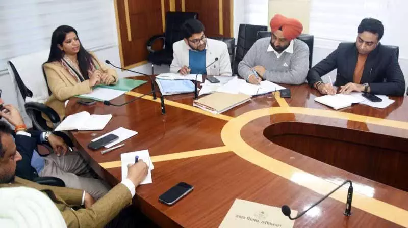 Ludhiana के मेयर ने शहर में नहर आधारित जल आपूर्ति परियोजना की समीक्षा की Ludhiana के मेयर ने शहर में नहर आधारित जल आपूर्ति परियोजना की समीक्षा की