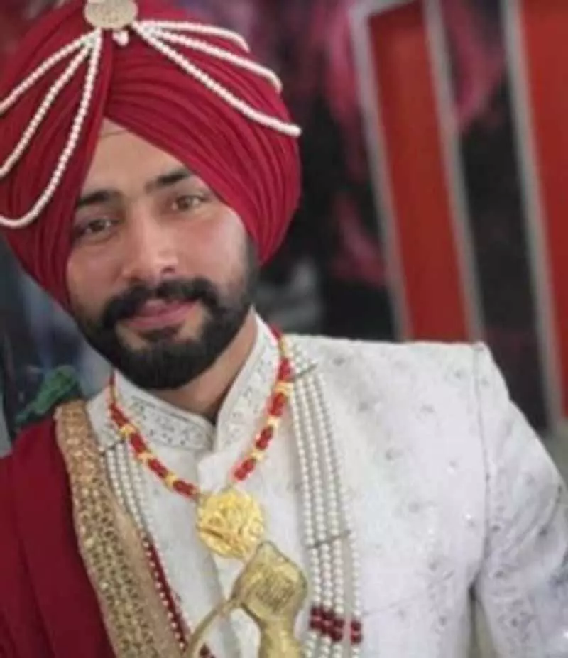 Khadoor Sahib के आर्मी जवान की जश्न में हुई फायरिंग में मौत, हथियारों के साथ एक व्यक्ति गिरफ्तार Khadoor Sahib के आर्मी जवान की जश्न में हुई फायरिंग में मौत, हथियारों के साथ एक व्यक्ति गिरफ्तार