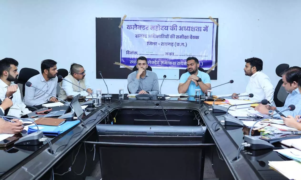 लंबित राजस्व प्रकरणों का त्वरित निराकरण सुनिश्चित करें: कलेक्टर लंबित राजस्व प्रकरणों का त्वरित निराकरण सुनिश्चित करें: कलेक्टर