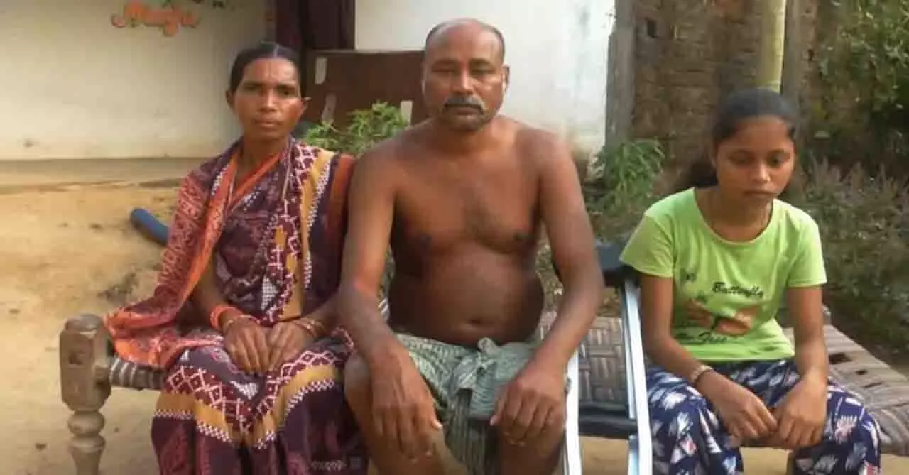 Odisha: सब्जी विक्रेता ने पैर गंवाया, रोज़ी-रोटी भी चली गई Odisha: सब्जी विक्रेता ने पैर गंवाया, रोज़ी-रोटी भी चली गई