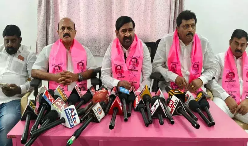 गुंतकांडला जगदीश रेड्डी ने KCR पर हमला करने के लिए कांग्रेस और भाजपा की आलोचना की गुंतकांडला जगदीश रेड्डी ने KCR पर हमला करने के लिए कांग्रेस और भाजपा की आलोचना की