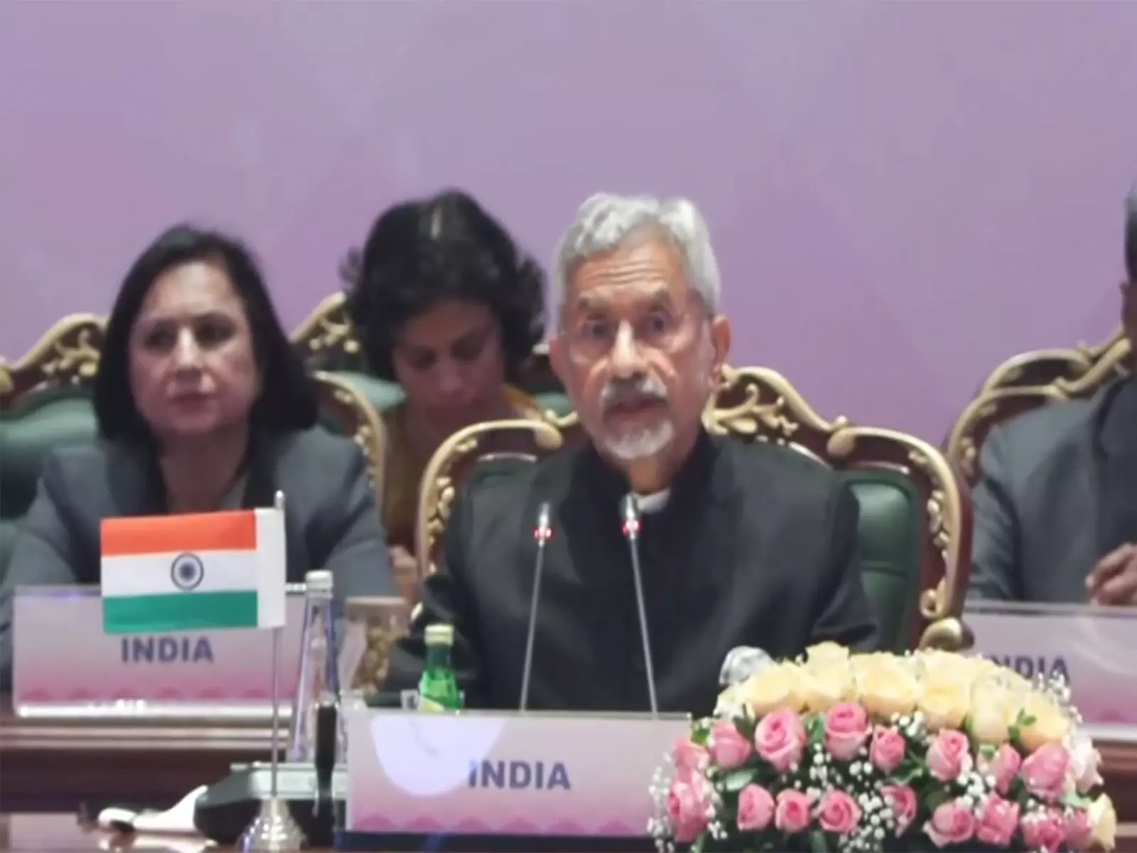 मध्य पूर्व में हो रहे बदलाव का भारत के अरब देशों के साथ संबंधों पर असर पड़ेगा: Jaishankar मध्य पूर्व में हो रहे बदलाव का भारत के अरब देशों के साथ संबंधों पर असर पड़ेगा: Jaishankar
