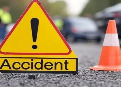 Bengal: हल्दिया में सड़क हादसे में 3 लोगों की मौत, 10 घायल Bengal: हल्दिया में सड़क हादसे में 3 लोगों की मौत, 10 घायल