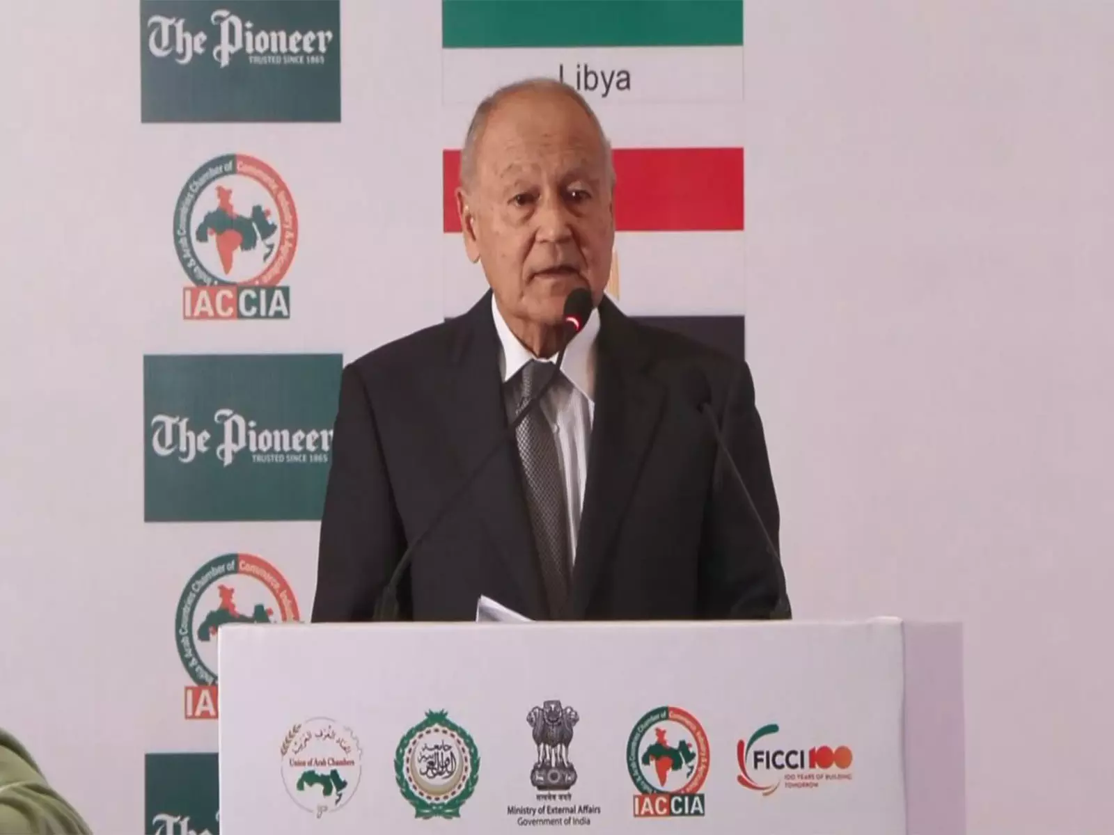 Arab League के प्रमुख ने चेतावनी दी है कि ईरान के साथ युद्ध विश्व शांति के लिए एक आपदा होगा Arab League के प्रमुख ने चेतावनी दी है कि ईरान के साथ युद्ध विश्व शांति के लिए एक आपदा होगा