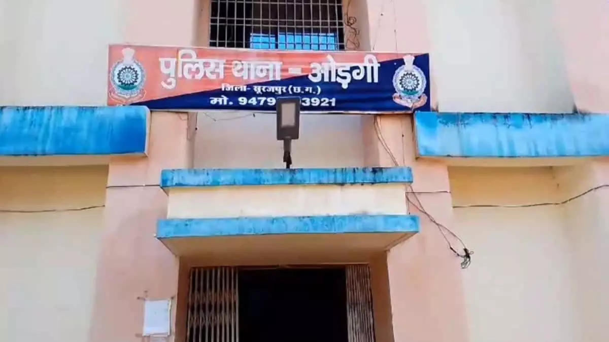 जंगल में फेंके गए नवजात बच्चे को ग्रामीणों ने बचाया, ओढ़गी पुलिस ने जांच शुरू की जंगल में फेंके गए नवजात बच्चे को ग्रामीणों ने बचाया, ओढ़गी पुलिस ने जांच शुरू की