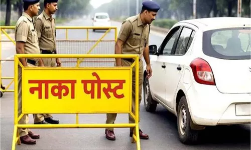 Jammu-Kashmir: चेकपॉइंट पर चेकिंग के दौरान कार से ₹77,000 कैश बरामद Jammu-Kashmir: चेकपॉइंट पर चेकिंग के दौरान कार से ₹77,000 कैश बरामद