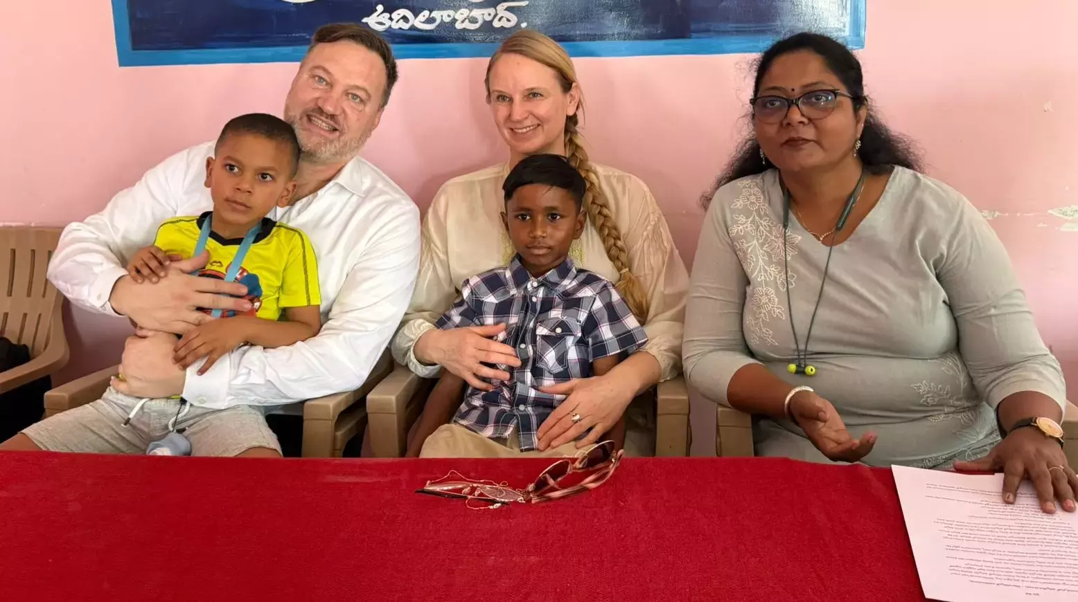 Danish परिवार गोद लिए बेटे के अतीत के बारे में सुराग ढूंढ रहा है
