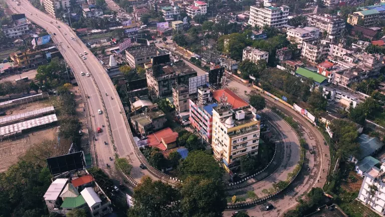 Guwahati Traffic Police ने चांदमारी फ्लाईओवर को पूरी तरह बंद करने का ऐलान किया