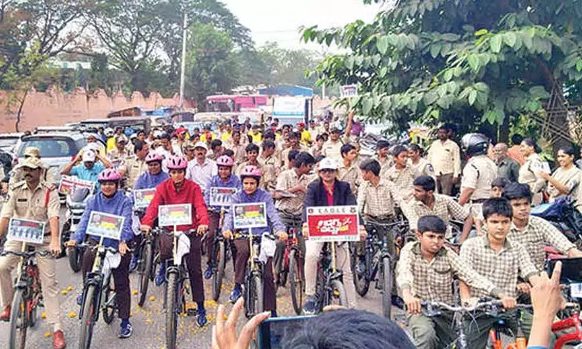 Andhra: ड्रग्स पाई दंडयात्रा को जनता का बढ़ता समर्थन