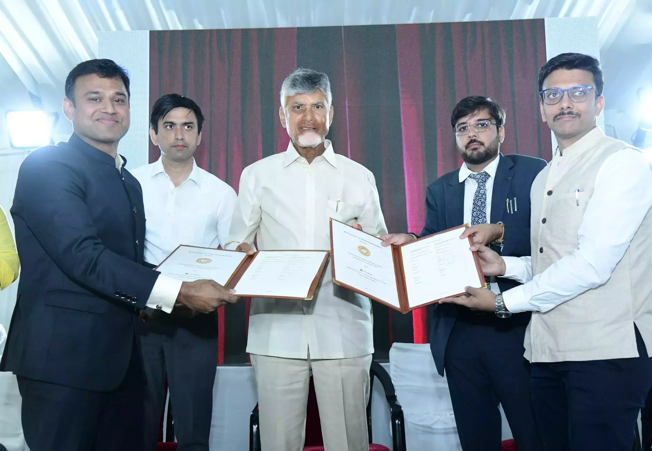 MoU वाली इंडस्ट्रीज़ को प्राथमिकता के आधार पर मंज़ूरी मिलेगी नायडू MoU वाली इंडस्ट्रीज़ को प्राथमिकता के आधार पर मंज़ूरी मिलेगी नायडू