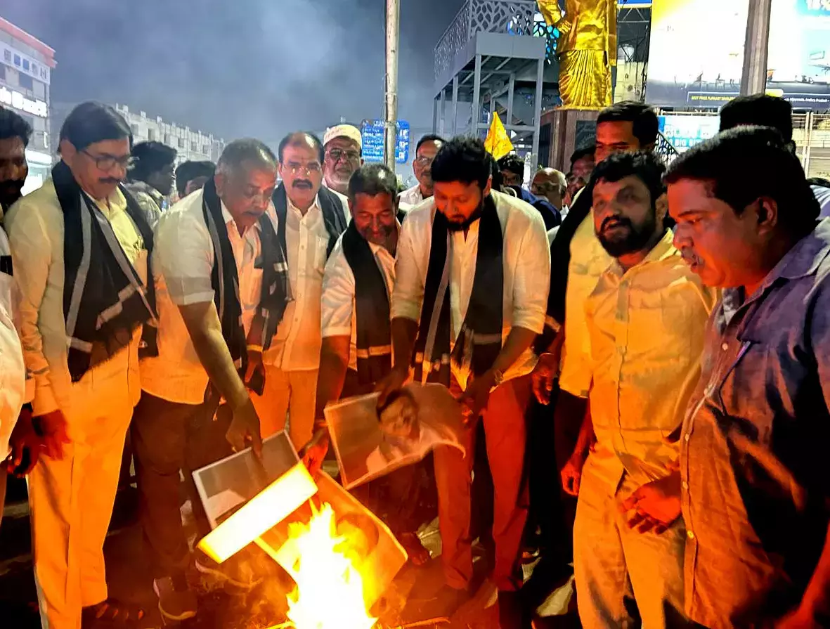 Chief Minister के खिलाफ अंबाती की टिप्पणियों को लेकर गुंटूर में हिंसा