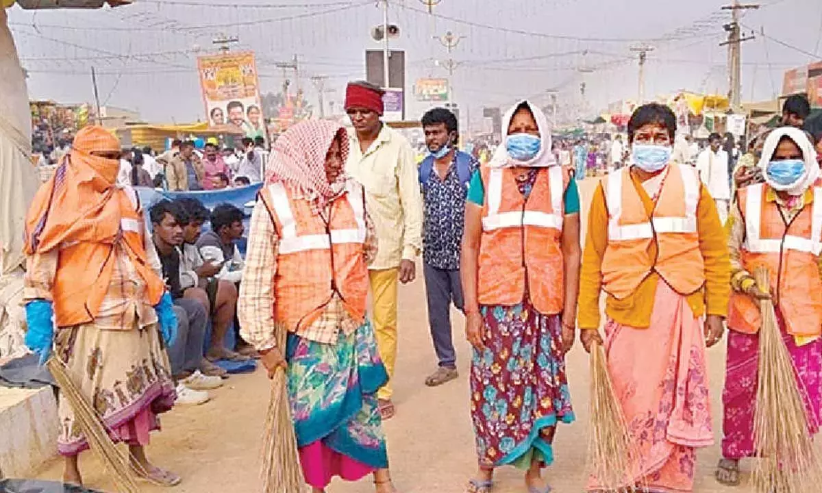 Telangana: उनकी अमूल्य सेवाओं के लिए स्वच्छता कर्मचारियों को सलाम Telangana: उनकी अमूल्य सेवाओं के लिए स्वच्छता कर्मचारियों को सलाम