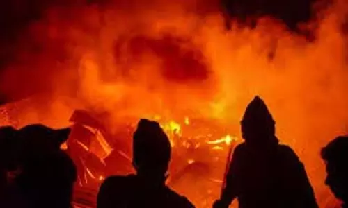 Jaipur: ऑक्सीजन सिलेंडर में ज़ोरदार धमाका, दो लोगों की मौत Jaipur: ऑक्सीजन सिलेंडर में ज़ोरदार धमाका, दो लोगों की मौत