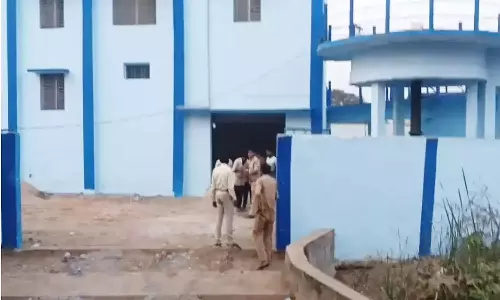 ठेकेदार की संदिग्ध मौत, फिल्टर प्लांट में मिली लाश ठेकेदार की संदिग्ध मौत, फिल्टर प्लांट में मिली लाश