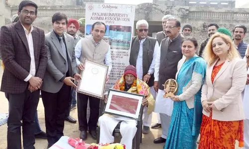 104 साल की उम्र में पंजाब University के सबसे बुजुर्ग पूर्व छात्र को सम्मानित किया गया 104 साल की उम्र में पंजाब University के सबसे बुजुर्ग पूर्व छात्र को सम्मानित किया गया