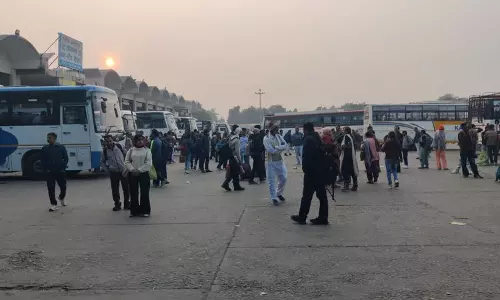 Kurukshetra कार्यक्रम के लिए बसों का रूट बदलने से यात्री फंसे Kurukshetra कार्यक्रम के लिए बसों का रूट बदलने से यात्री फंसे