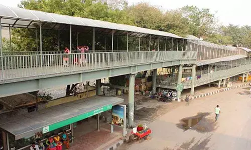 Delhi सरकार ने पैदल सुरक्षा के लिए फुट ओवरब्रिज को मंज़ूरी दी