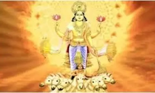 Surya Dev Aarti: रविवार के दिन सूर्यदेव की आरती क्यों है खास? जानें इसका महत्व Surya Dev Aarti: रविवार के दिन सूर्यदेव की आरती क्यों है खास? जानें इसका महत्व