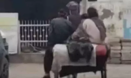 Faridabad अस्पताल से पत्नी का शव ठेले पर ले जाने के लिए मजबूर हुआ पति