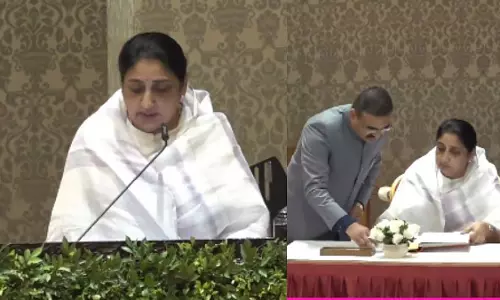 Sunetra पवार ने महाराष्ट्र की डिप्टी सीएम के तौर पर शपथ ली Sunetra पवार ने महाराष्ट्र की डिप्टी सीएम के तौर पर शपथ ली