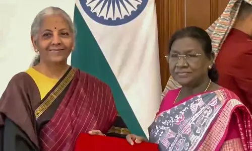 Union Budget : निर्मला सीतारमण ने राष्ट्रपति से मुलाकात की
